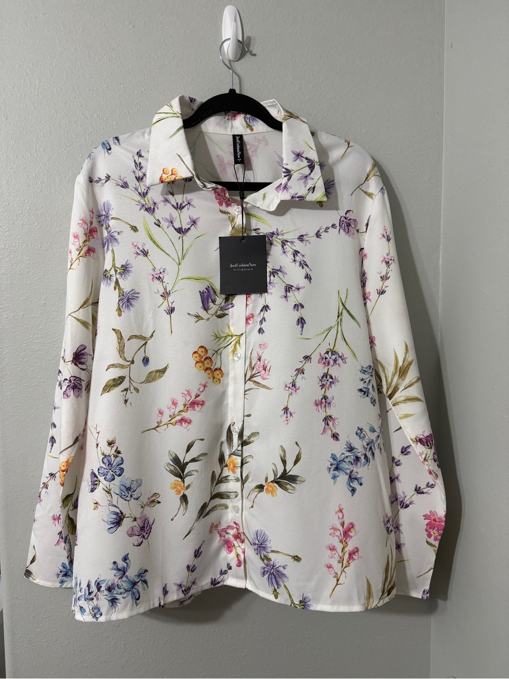 Soft Flowy Colorful Floral Print Button Front Blouse White Size L NWT